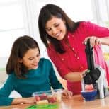 frozen-dessert-maker with kids and parent